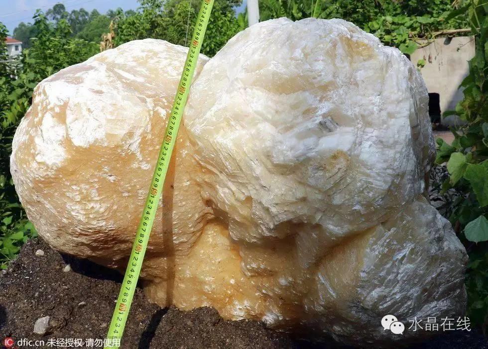 四川山中发现21吨重冰洲石晶体晶莹剔透