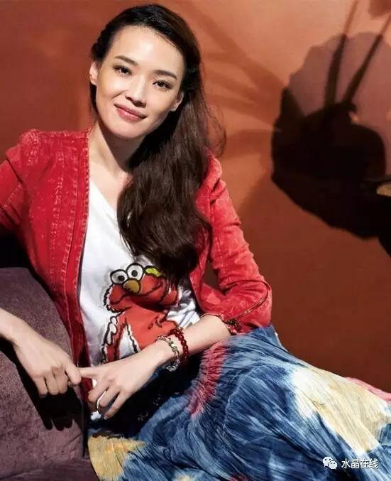 这些明星戴上水晶后更是爱不释手