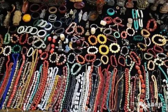 2元假货卖2000，这些赝品让小贩日赚上万元！