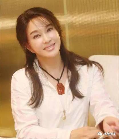 你肯定想不到南红玛瑙竟让这些明星艺人如此喜欢