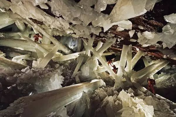 resize,m fill,h 398,w 600 - 天然水晶跟合成水晶有什么区别？为什么天然水晶更有价值？