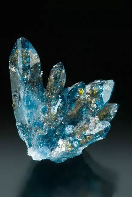 resize,m fill,h 659,w 440 - 天然水晶跟合成水晶有什么区别？为什么天然水晶更有价值？